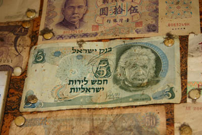 Einstein on Currency